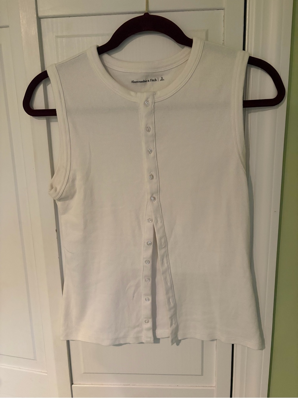 Abercrombie & Fitch White Ribbed Button-Front Sleeveless Top